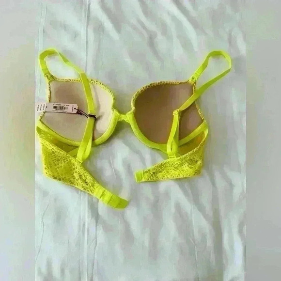 Victoria’s Secret Push Up Bra Size 32B - Picture 2 of 5